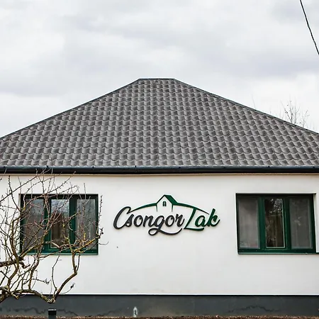 Csongor Lak Apartment *